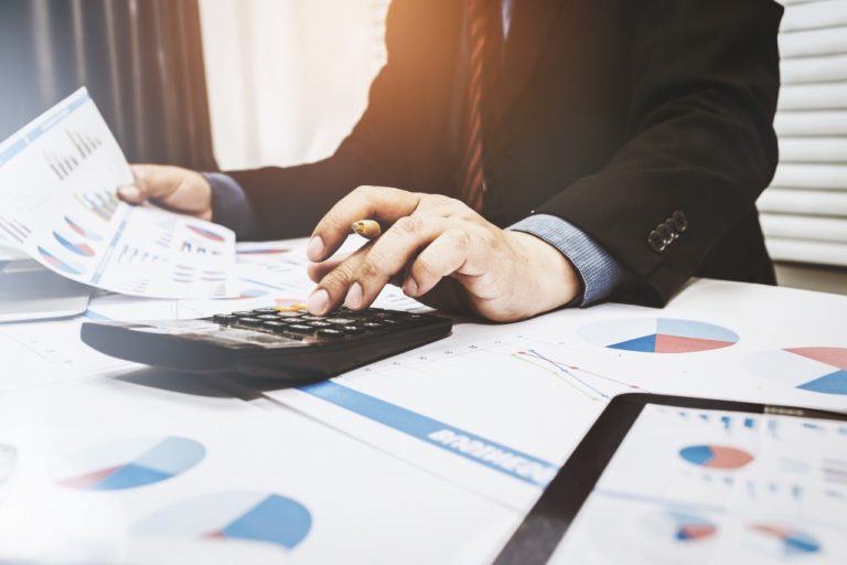 Employee computing reports using a calculator