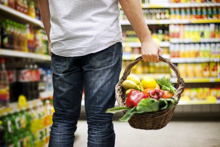shopping for healthy food