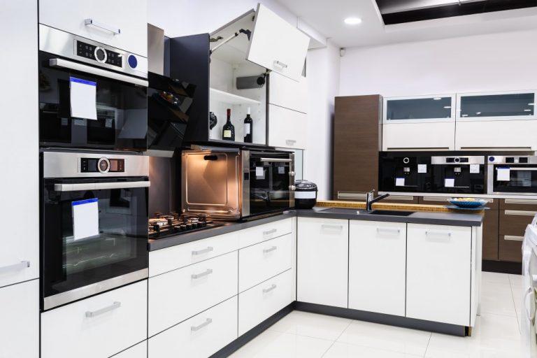 Best Ways to Decorate Your Showroom for More Customers